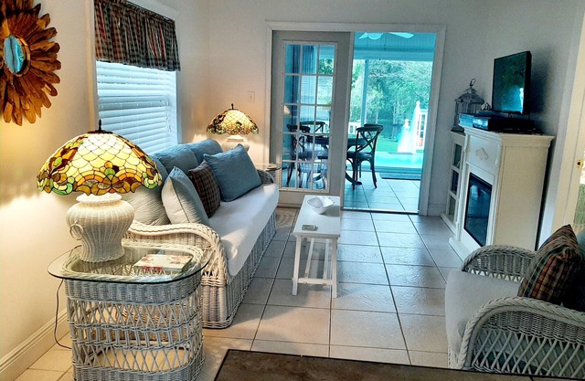 DREAMCATCHER RIVER COTTAGE HAS IT ALL!nDON'T DELAY!nBOOK YOUR STAY TODAY!nn