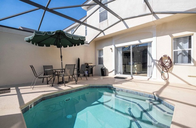 Dreamy 4BR Townhome Pool, BBQ Near Disney!
