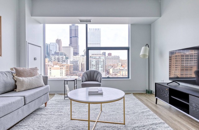 Dreamy West Loop 2BR w/Gym & Pool in heart of Greektown, by Blueground