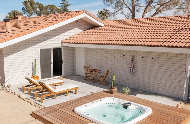 Dreamy Western/Modern Getaway with Stargazing Spa
