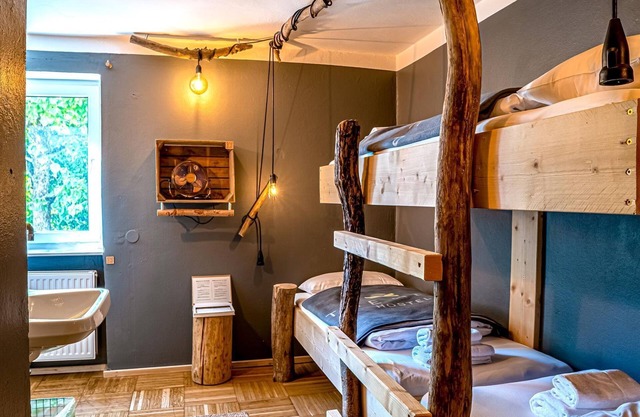 Dreibettzimmer, Dusche - The Keep Eco Residence