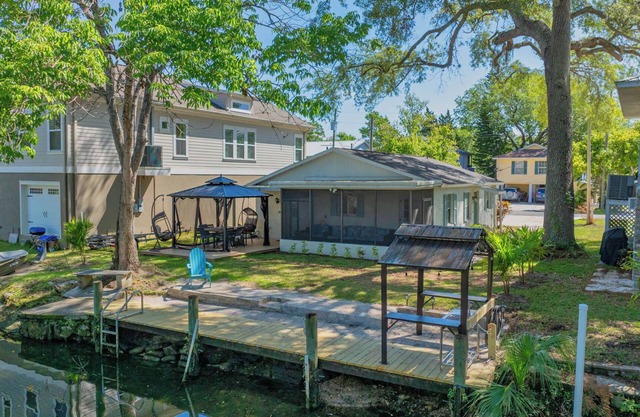 Driftwood Dreams - Waterfront Home Weeki Wachee River