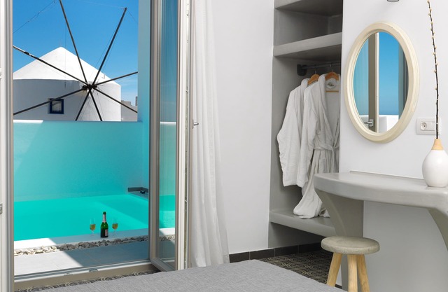 "Drops" 2 Bedroom Villa with Private Swimming Pool #authenticsantorini