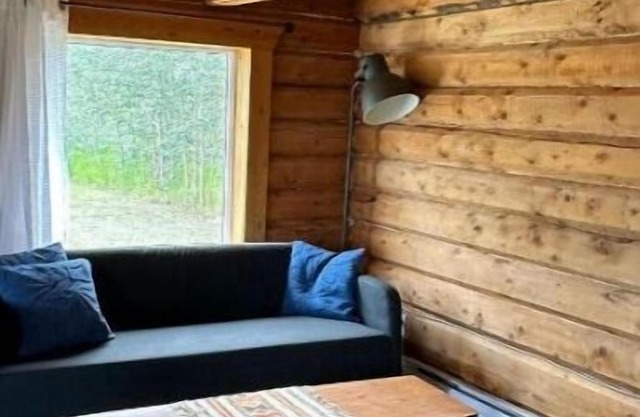 Dry Log Cabin with Mountain Views
