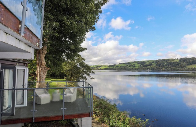 DRYSGOL LAKESIDE - BALA LAKE, romantic in Bala