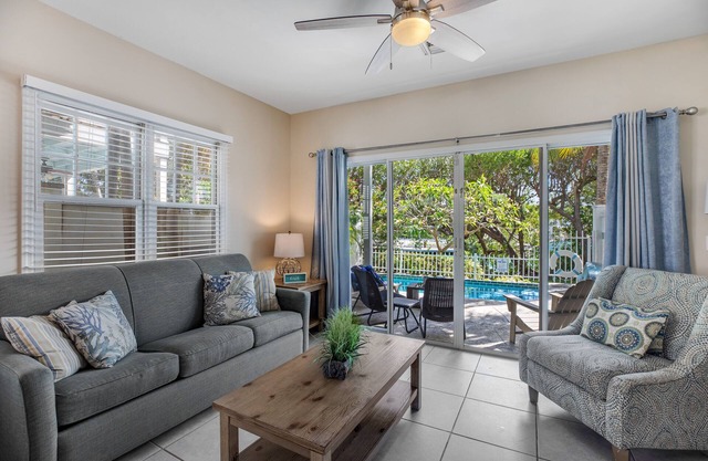 Duck Key waterfront villa with private pool, kayak, SUP, washer/dryer & AC