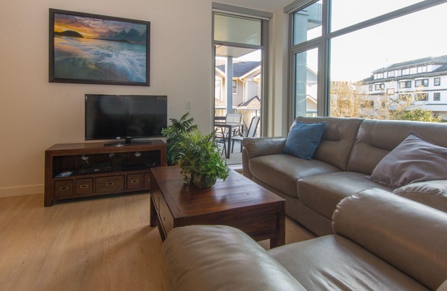 Duet Delight-Beautiful Double Ensuite Condo in James Bay, Wonderful Neighbourhood by Victoria Prime!
