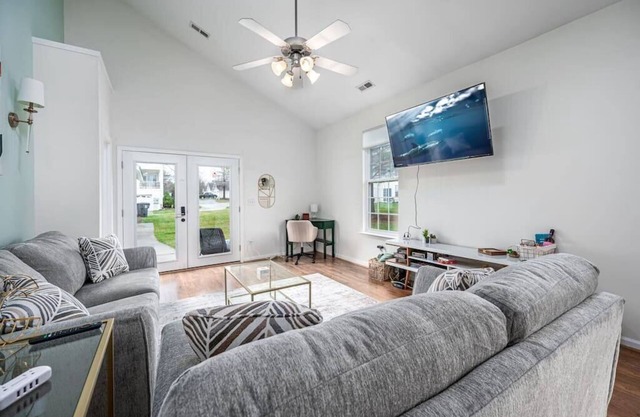 Duke 10 Min Away! 3 Bedroom
