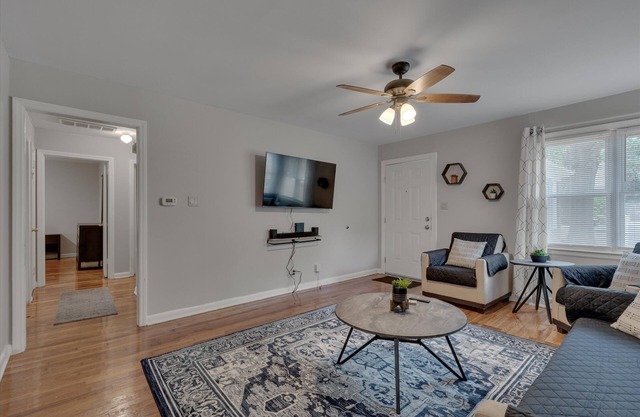 Duke East Campus 2BR Downtown Markham
