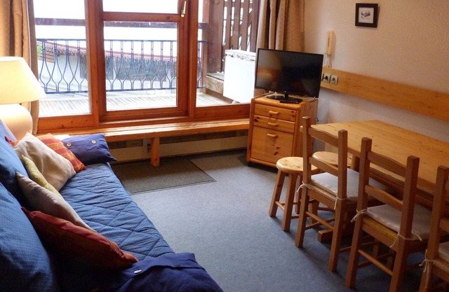 Duplex 2-room Apartment, Ski-In/Ski-Out, Sleeps 6, Balcony, Pet-Friendly, Arc 1800