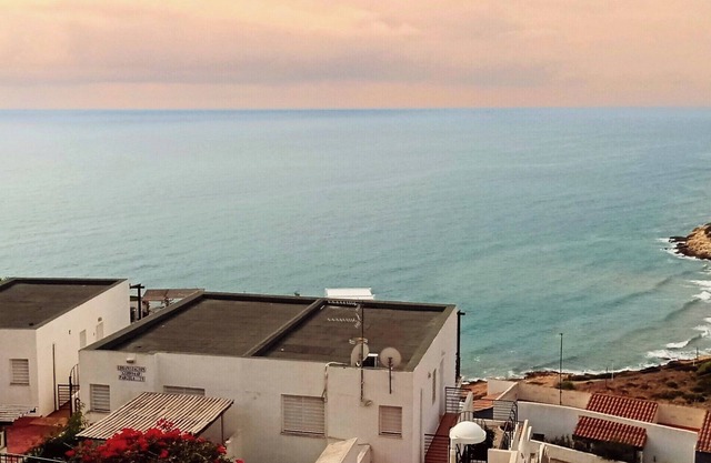 Duplex 85m2, sea view, swimming pool, A.C, wifi, TV, 10' walk from the center.
