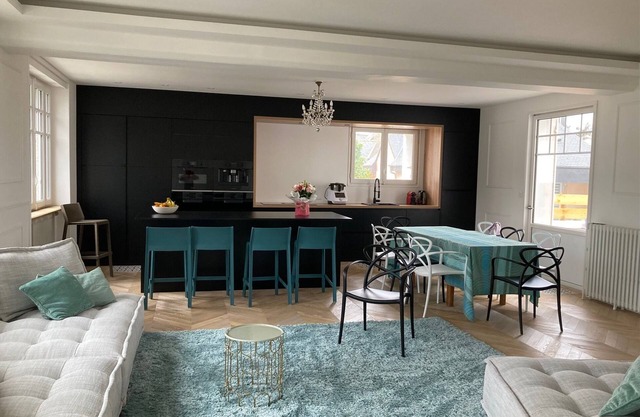 Duplex apartment, in the city center, 30 seconds from the beach, casino district
