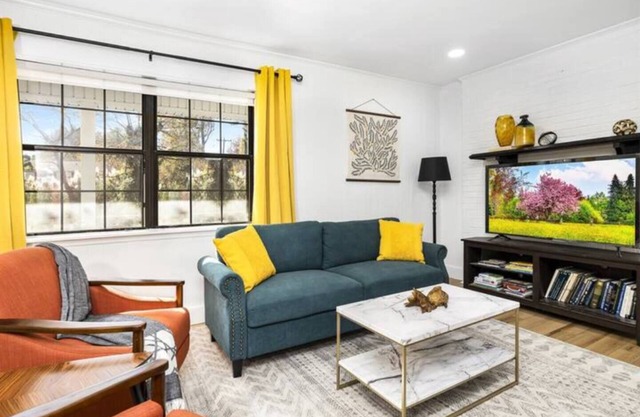 Duplex Delight: Perfect for Big Groups & Families!