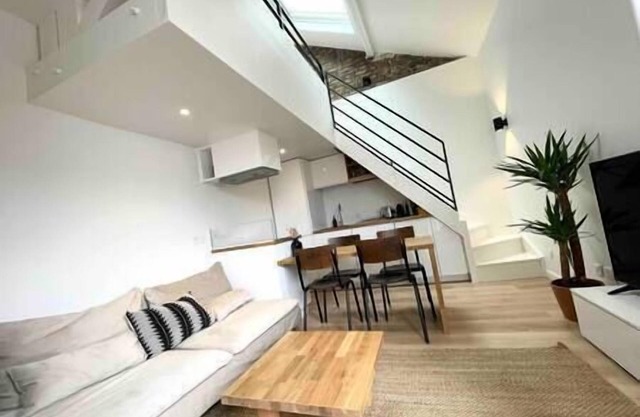 Duplex Loft industriel, Puces de St Ouen, Quiet