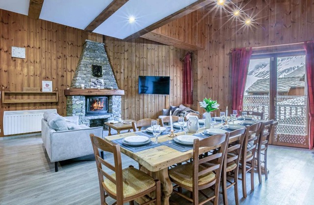 Duplex montagnard rustique avec cheminée, au vieux village de Val-d'Isère, au pied des pistes - FR-1-694-71