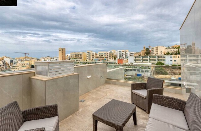 Duplex penthouse in St. Julian's with Views & BBQ