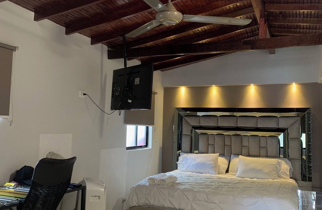 Duplex w Rooftop, Pool & 3 Jacuzzi, Maid, Security
