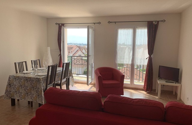 Duplex with Balcony Near Beach in Dives-sur-Mer – Ideal for 4