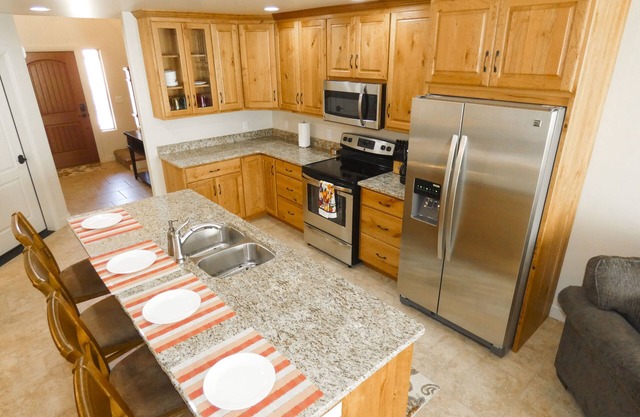 DW19 Room For Everyone In This Spacious Vacation Home Sleeps 10. 3 BD/3 BA