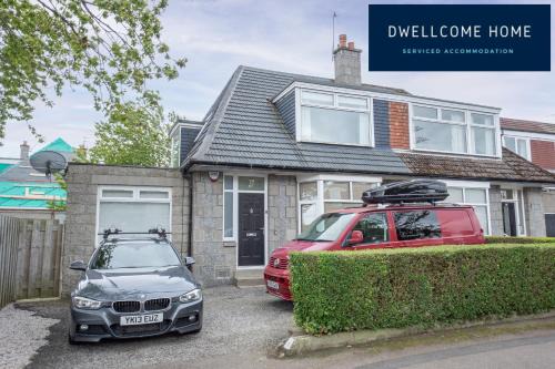 Dwellcome Home Ltd 5 Double Bedroom 2 and a half Bathroom Aberdeen House, Free Drive Parking, Garden, Fast WIFI, lovely quiet street, Ideal for long term contractor, corporate etc stays - see our site for assurance