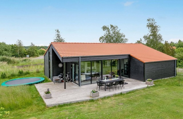 "Dyke" - 1.5km from the sea by Interhome