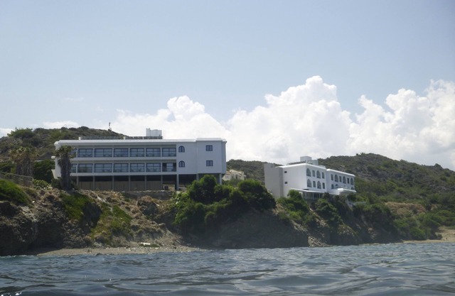 E.J. Pyrgos Bay Hotel