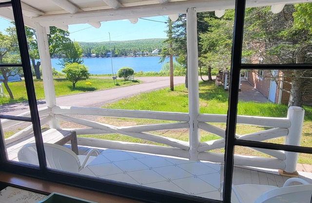 Eagle Harbor- Harbor View: Your Cozy Fall Escape Overlooking Eagle Harbor