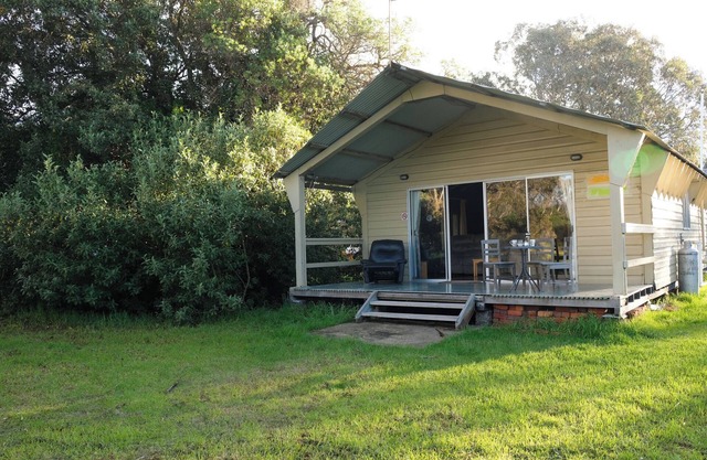 Eagle Point Lakeside Cottage