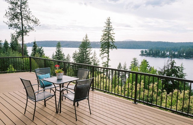 Eagle's Eyrie Hayden Lake Home with private beach