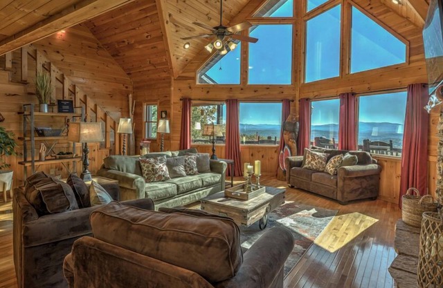 Eagle's Rising - Mountain View | Hot Tub | Pet Friendly | Fenced Yard | Views