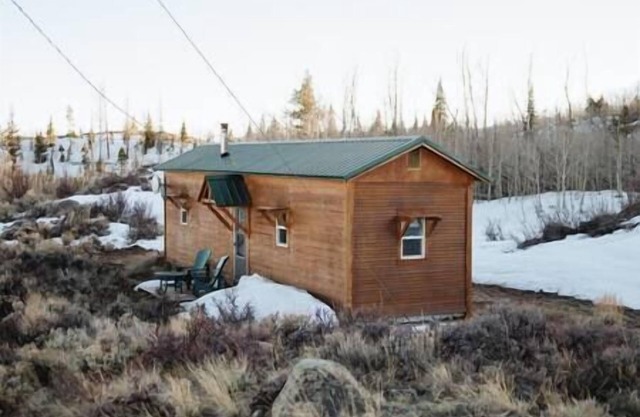 Eagle’s Nest Cabin on the Ridge @ 22 West