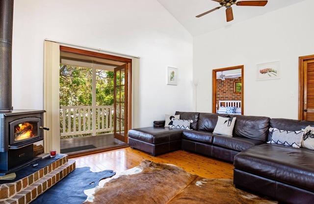 Eagles Point - Water Views & Spa - Pet Friendly
