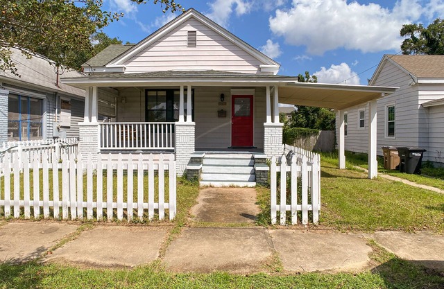 East Hill Coastal Cottage, prefect for couples and families, pet friendly.