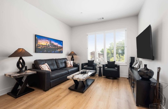 East Nash Condo for 4 w/Public Rooftop Near DT!