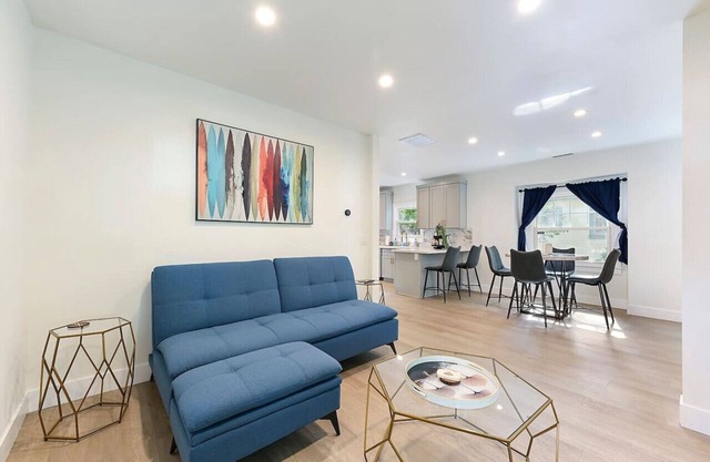 East Sac Getaway, Walking Distance to Hospitals