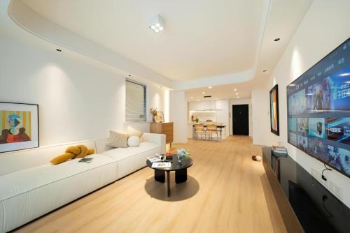 Eastern Hub - Bund Branch Xujiahui Garden 2 bedrooms near Jinan Tempel
