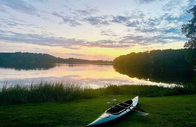 Eastern shore beachfront cottage with stunning sunset views!