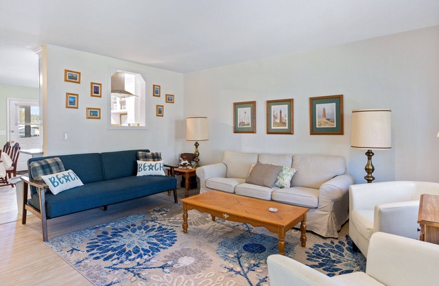 Eastwinds 18 - Dog AND Cat Friendly!