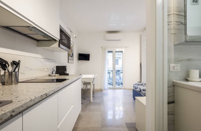 Easylife - Wonderful studio in P. romana (10 mins from Duomo)