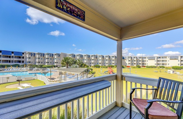 Eclectic Atlantic Beach Condo w/Amenity Access!