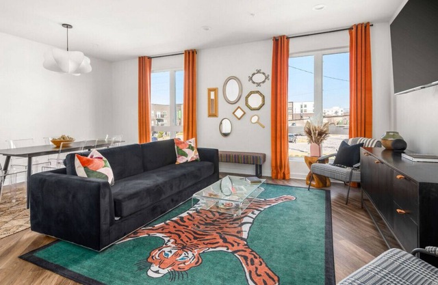 Eclectic Walkable 2BD Condo w/ King beds near DT