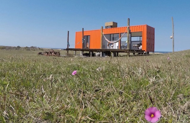 Eco Casa Conteiner , vista única al mar y al campo 360 grados,a metros del mar.