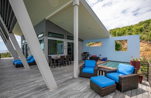 Eco Haute - Romantic Cliffside Villa with Ocean Views & Pool