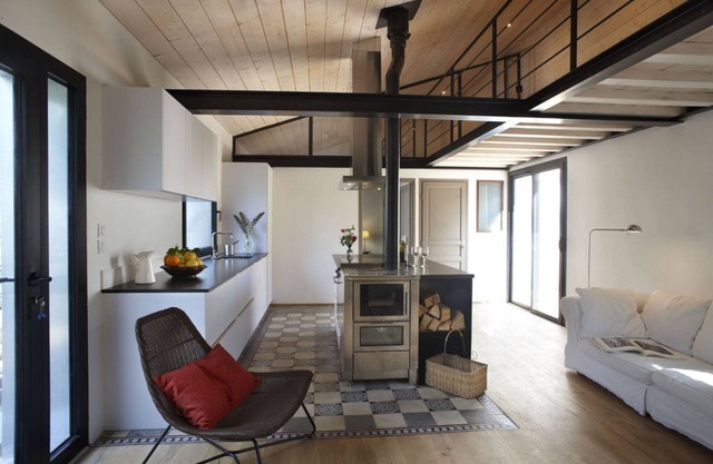 Ecological cottage near the sea