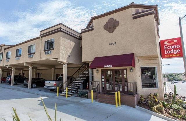 Econo Lodge Inn & Suites Fallbrook Downtown