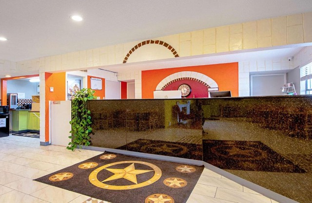 Economy Inn & Suites