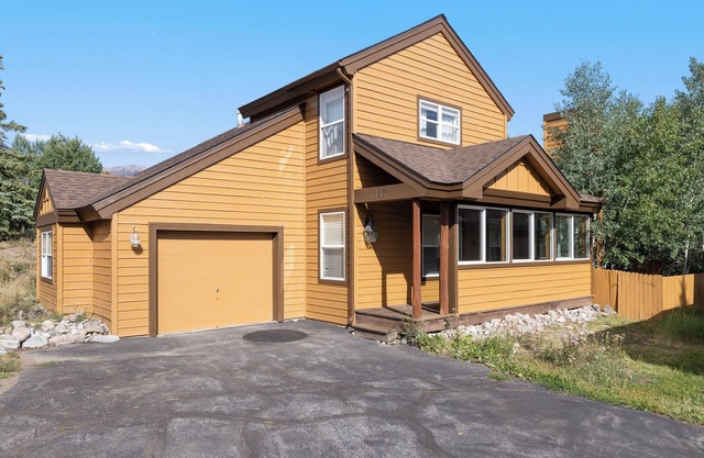 Ed's Mountain House - PET FRIENDLY, Spacious House