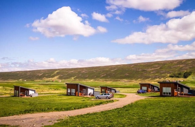 Einishus Cottages