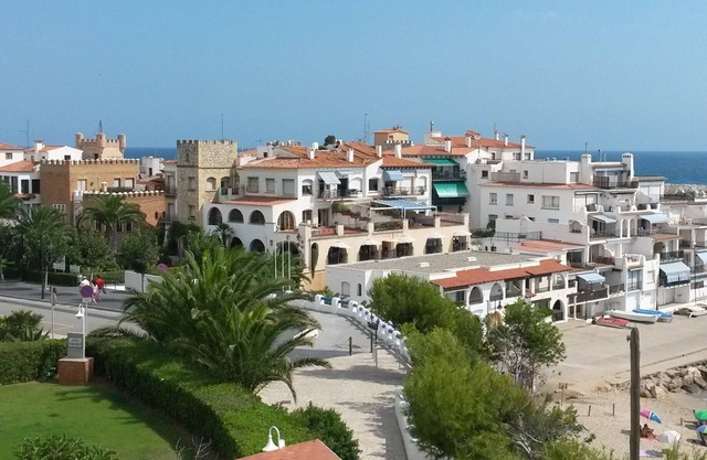 El balcó del Roc. Apartment in 1st line of the sea, two terraces, ideal for families