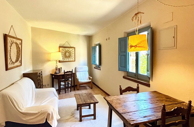 EL FORT DúLLASTRET, Apartment 2: Standard double room with kitchenette